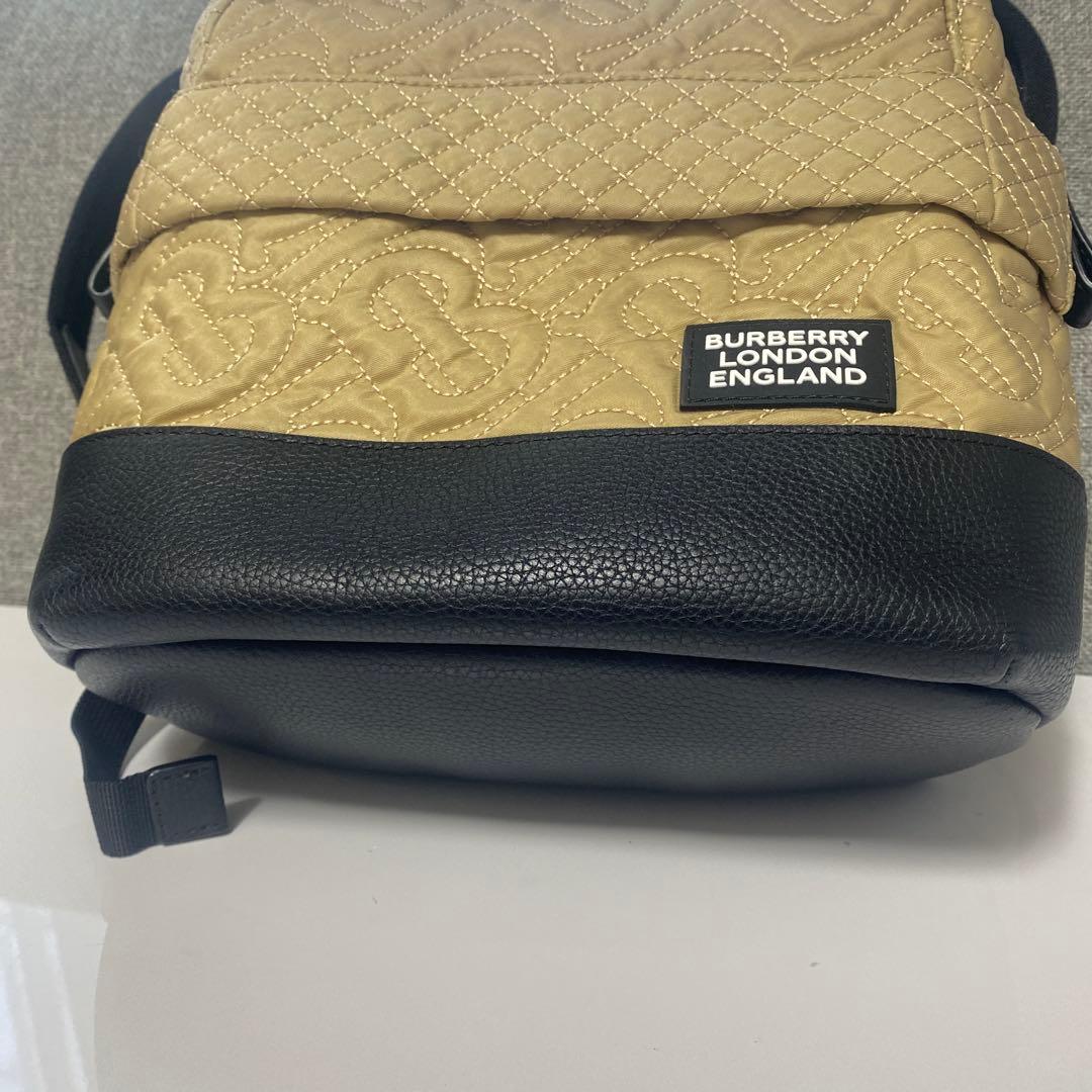 BURBERRY キルティングリュック ベージュ　子供