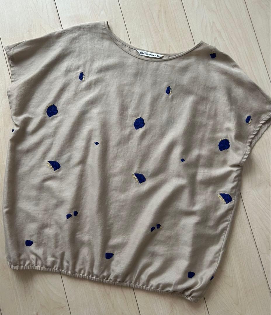 ミナペルホネン ベージュ刺繍半袖トップス