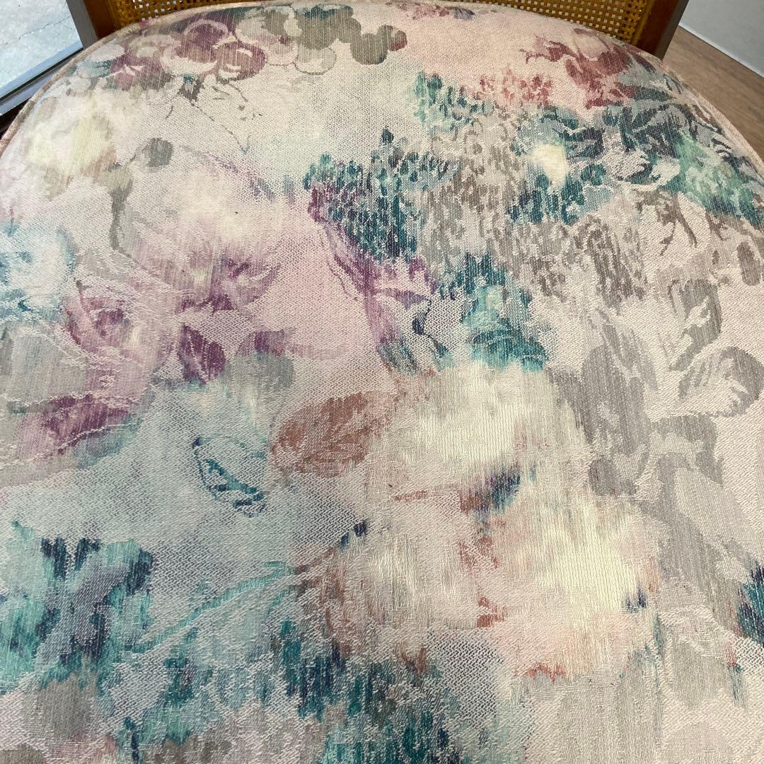 オールドマルニアンティークチェア　4脚あります。キャスター付き