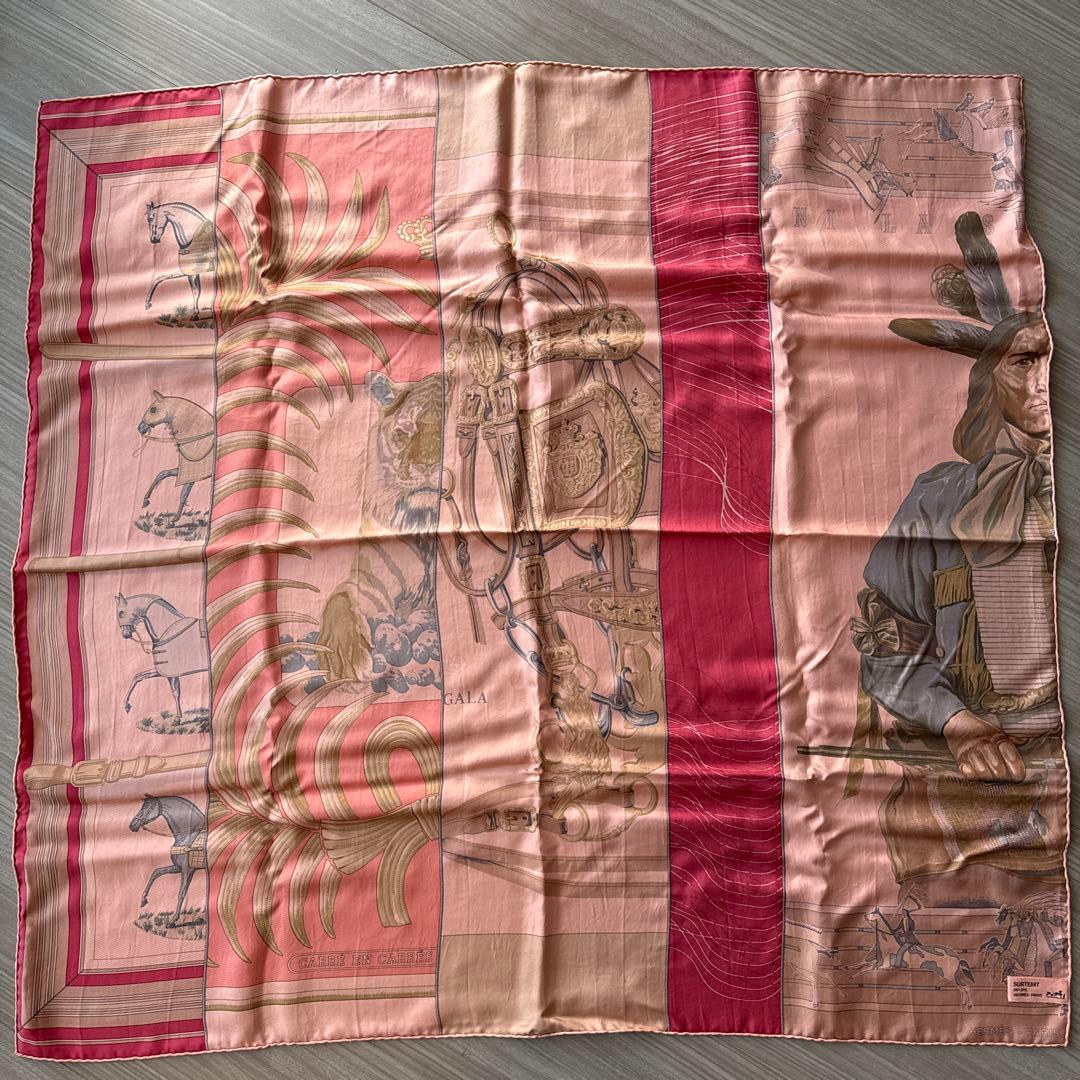 HERMÈS 馬デザイン シルクスカーフ