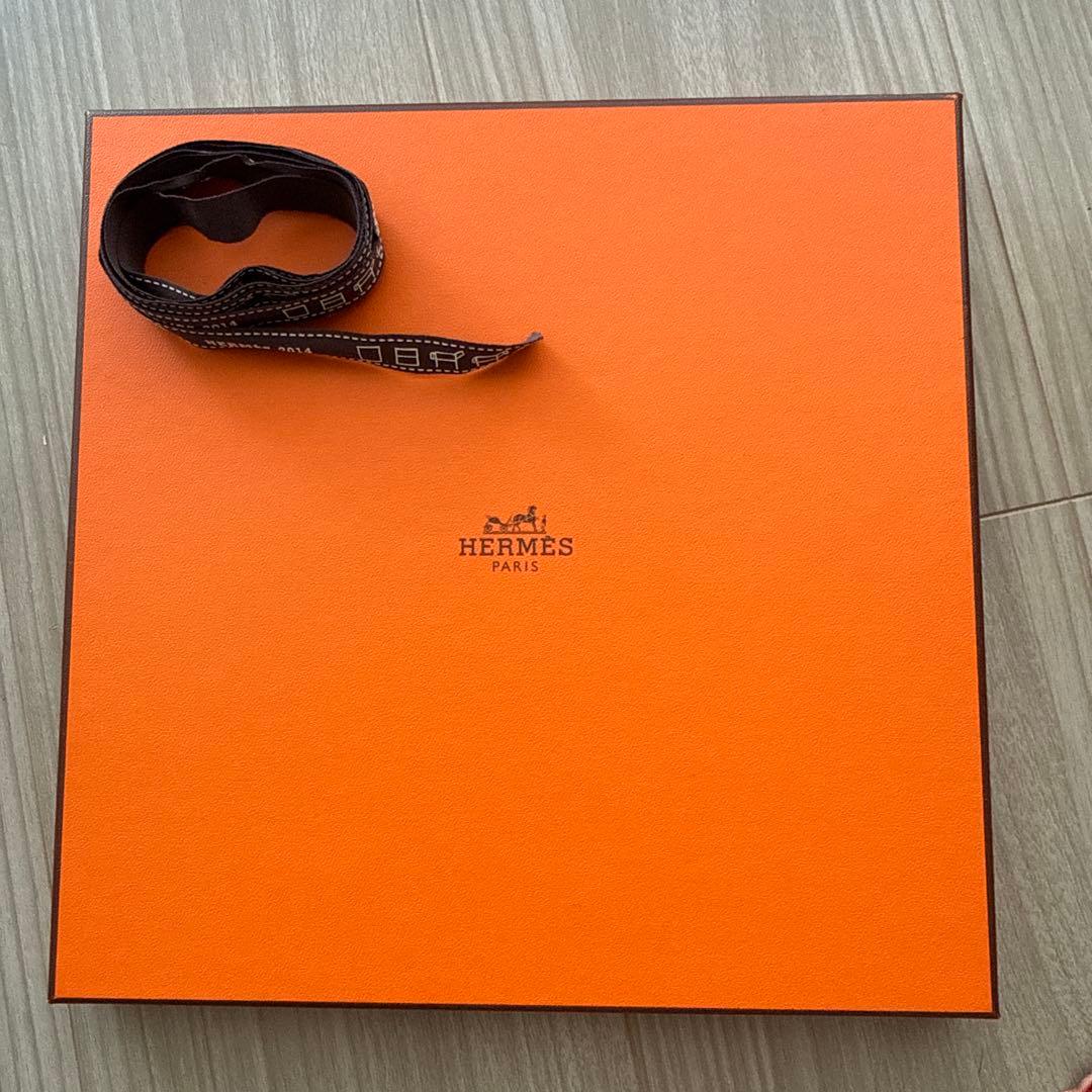HERMÈS 馬デザイン シルクスカーフ