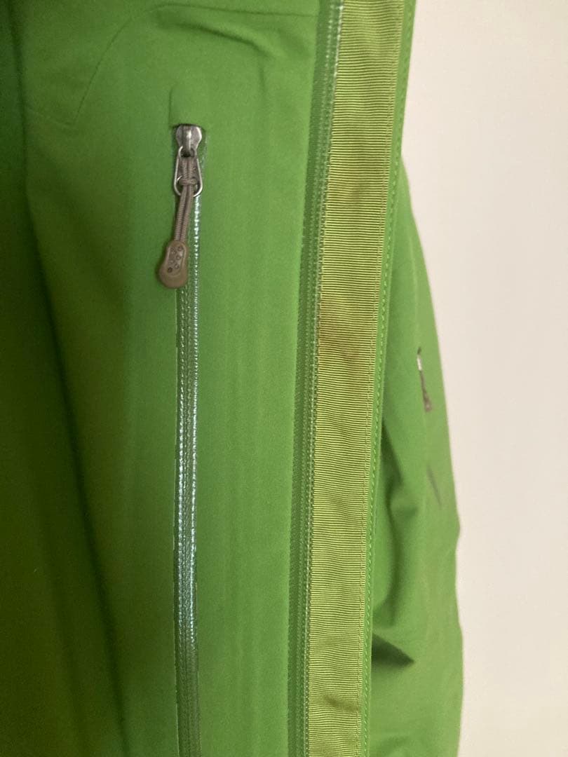 patagonia フード付きジャケット グリーン