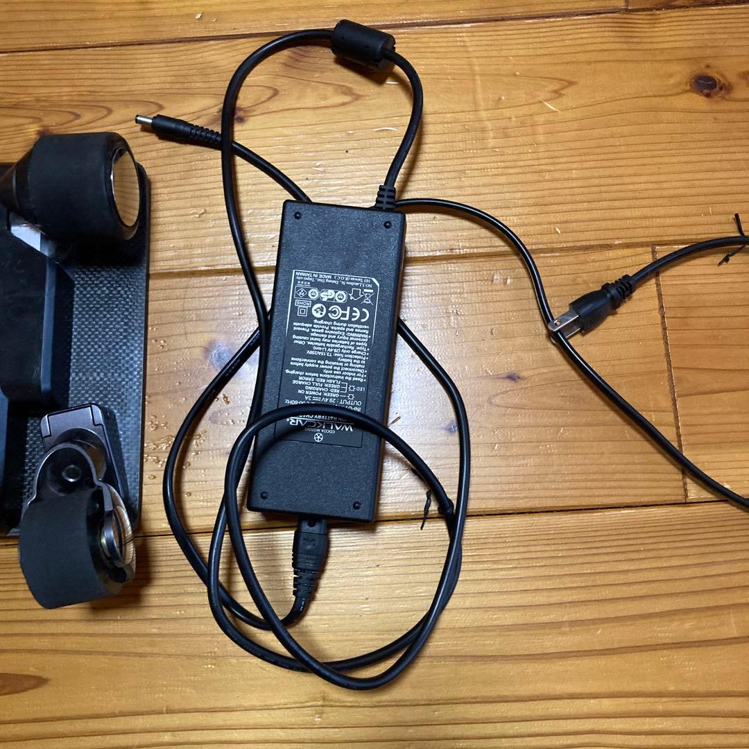 Walkerというパソコン型の乗り物です。特殊なセンシング技術の乗り物です。