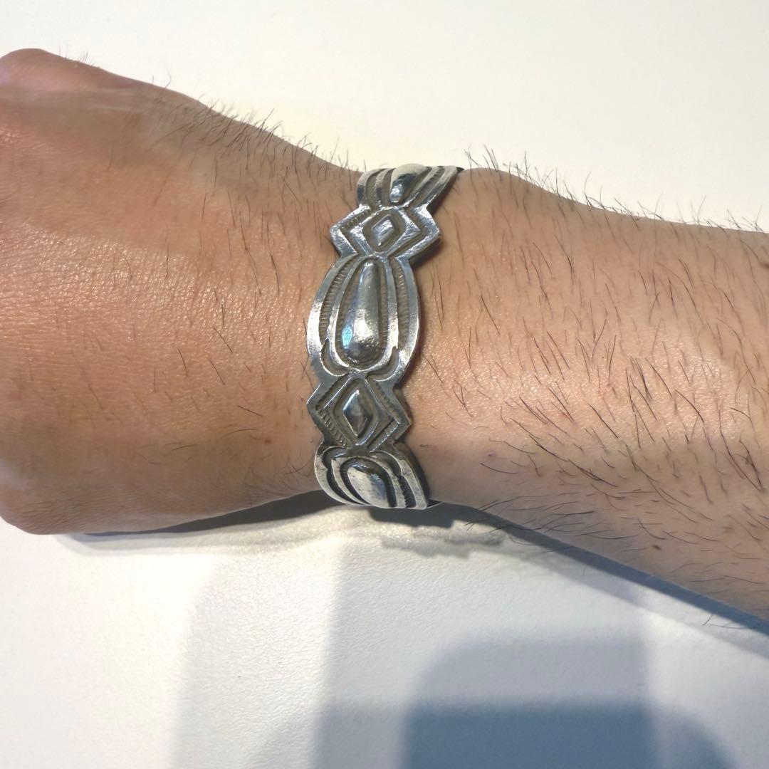 NAVAJO VINTAGE ナバホ robert chee シルバーバングル