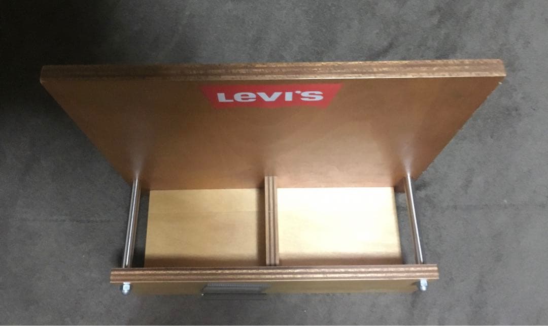 【貴重】Levi's 木製　店舗用ディスプレイ　パンフレットホルダー　非売品
