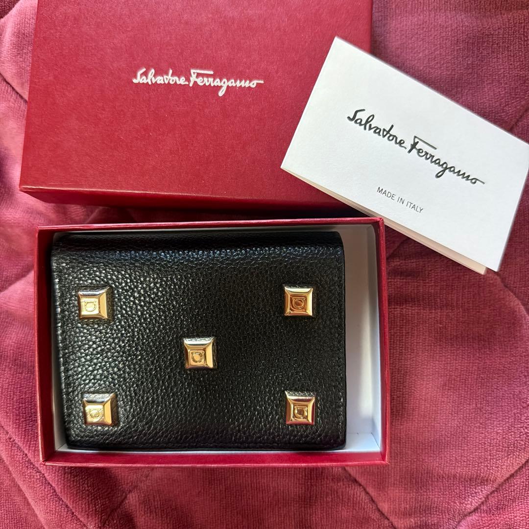 Salvatore Ferragamo ほぼ未使用！二つ折り財布 ブラック