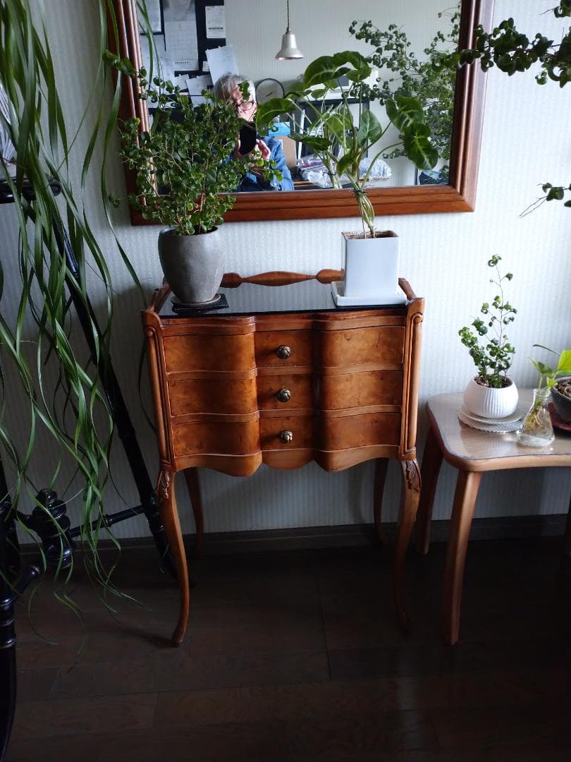 ★イタリアよりクラシカルな最高級の3段チェスト