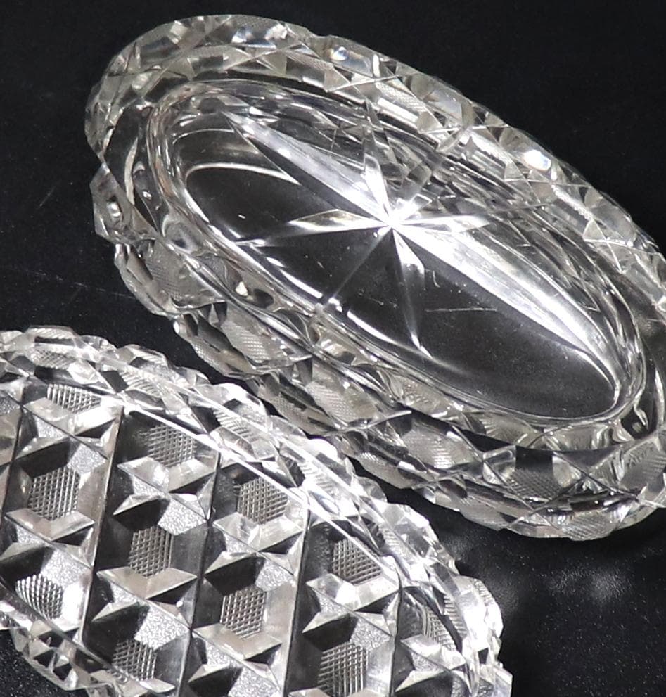 オールド・バカラ 珍品オーバル型切子蓋物 ダイヤモンドカット×格子柄 ディアマン