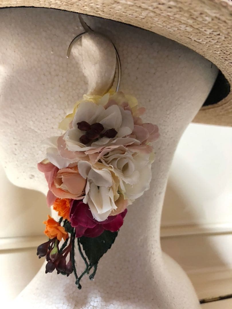 ハンドメイド★紅白華のイヤーカフ★シルバー金具タイプ★左耳用★ドレス★結婚式にも