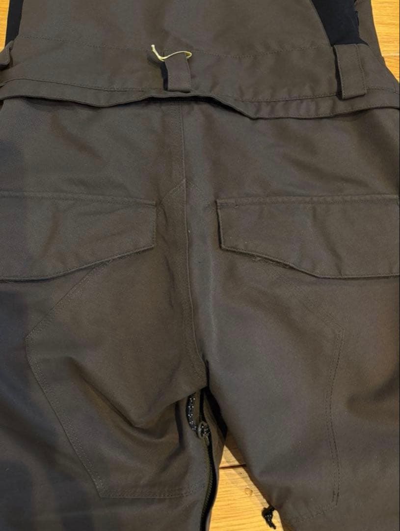 VOLCOM★スノーボードウェア　上下セット　ヒッププロテクターのおまけ付き