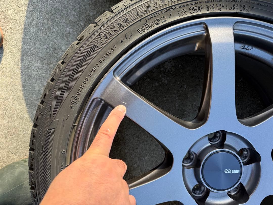 エンケイ50プリウス17インチ スタッドレスタイヤセット