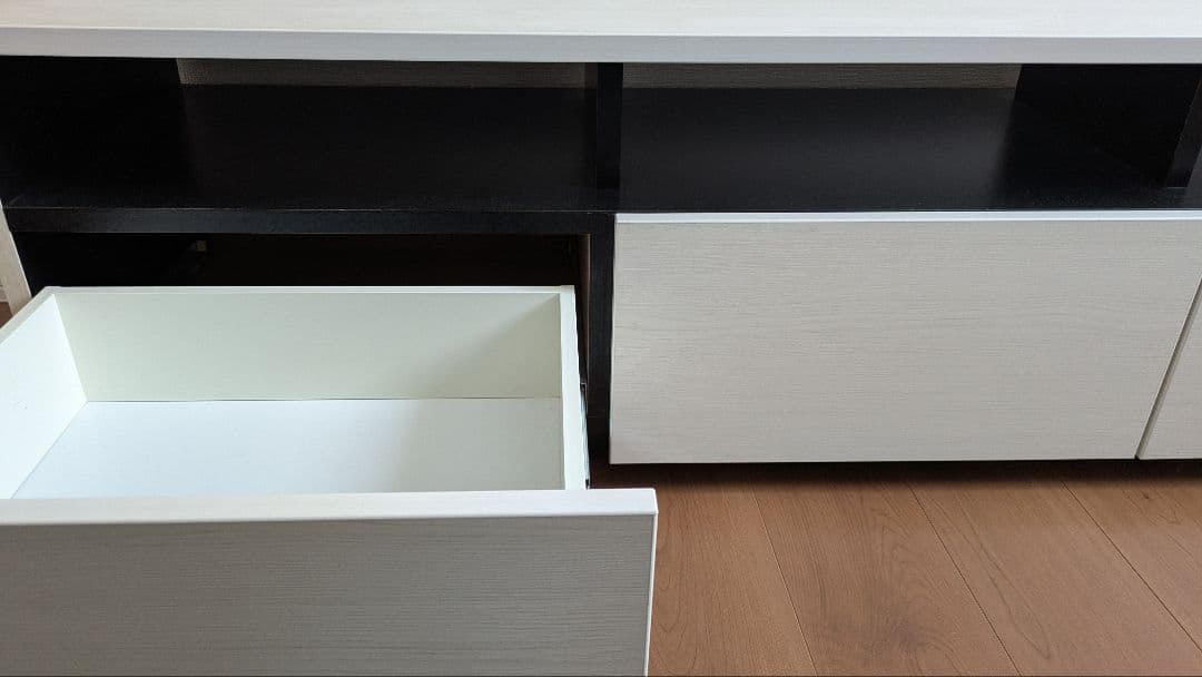 ホワイト/ブラック 引き出し式テレビ台