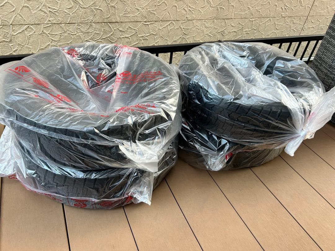 [引き取り限定]DUNLOP スタッドレスタイヤ 195/60R16 4本セット