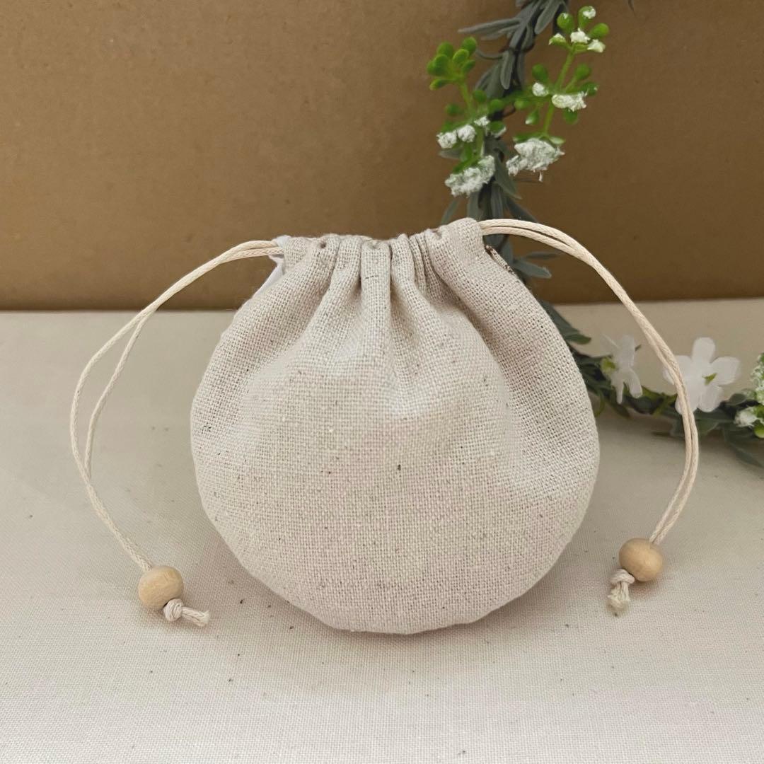 2405-28 手のひら巾着サシェ 香り袋 チューリップ 白いお花の刺繍レース