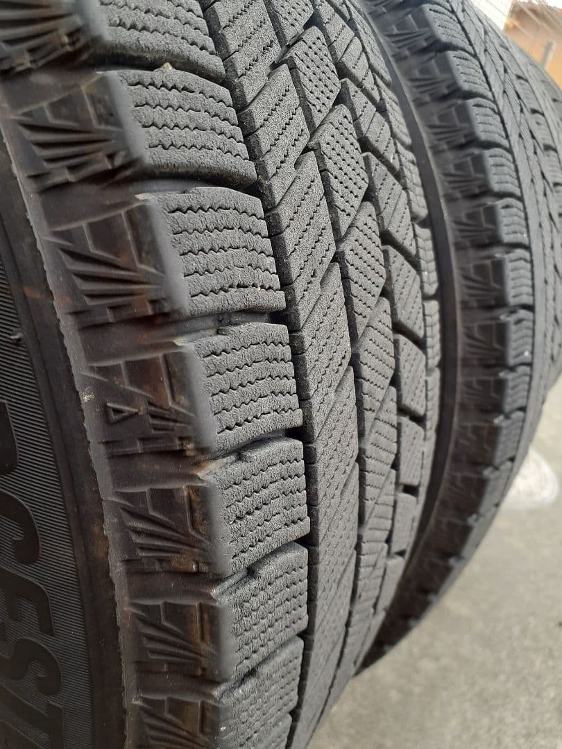 ブリヂストン 23年製 スタッドレスタイヤ 15インチ ホイールセット　フリード