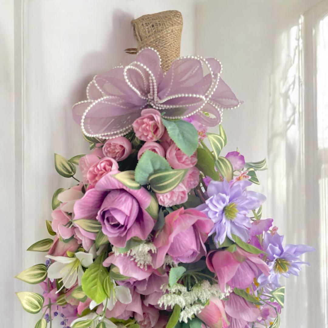 パープルローズが咲き誇る、夢のようなフラワースワッグ アーティフィシャルフラワー