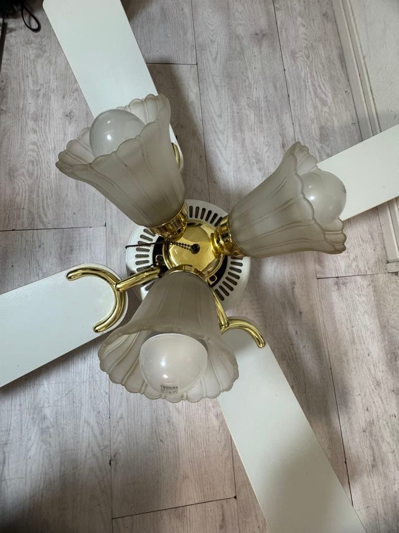 照明付き　天井直付シーリングファン ホワイトシーリングファン 3灯付き