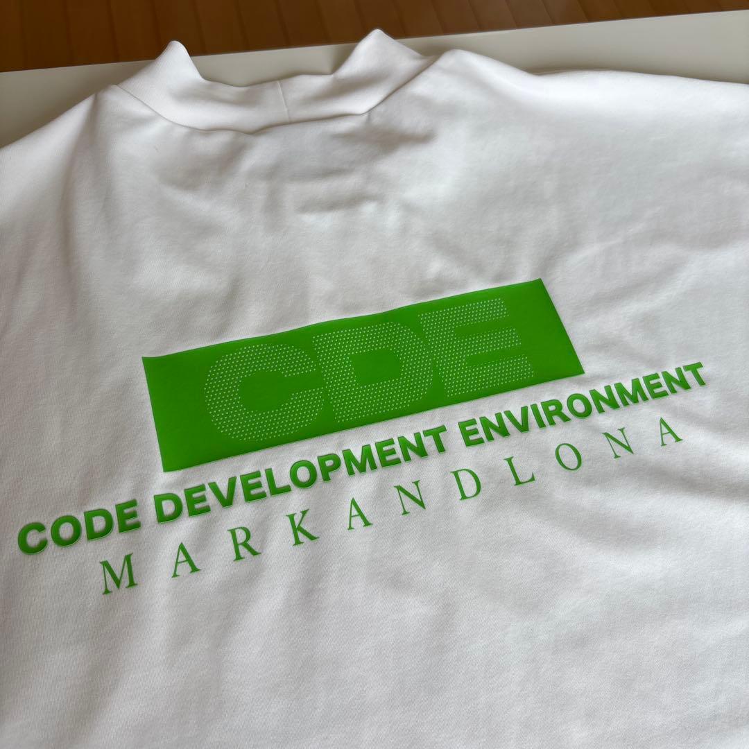 かー マークアンドロナ　モックネックTシャツ 2025