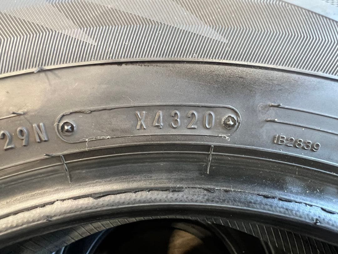 送料込み195/65R15 DUNLOP MAXX WINTER02 4本セット