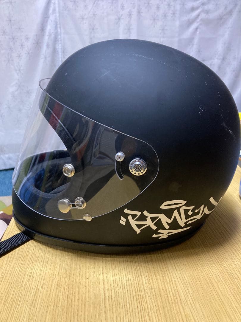 MACHホール　マットブラック ヘルメット 帽体小さい