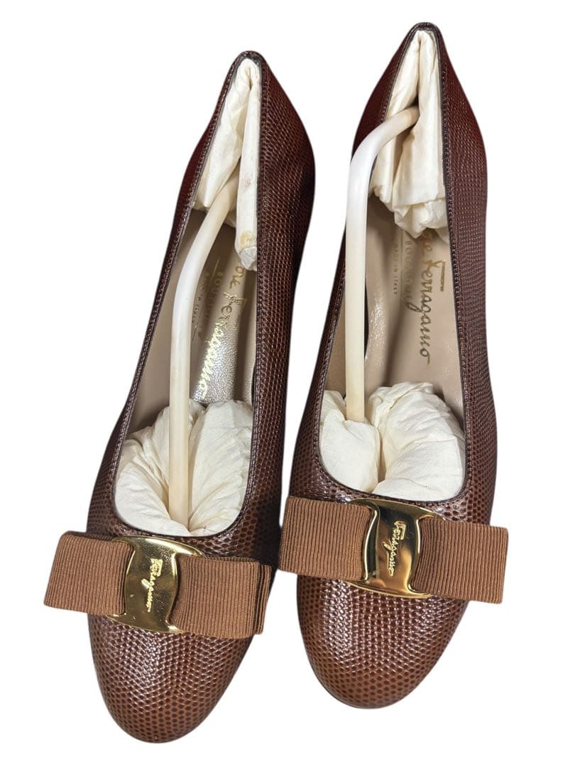 【極美品】Ferragamo ヴァラ リザード型押しパンプス 6Dブラウン箱付き