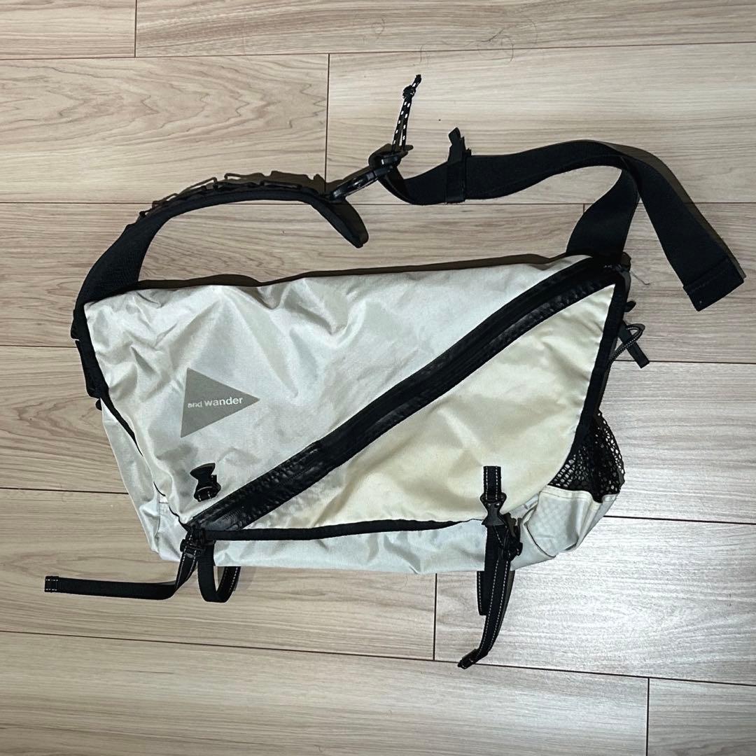 And Wander メッセンジャーバッグ