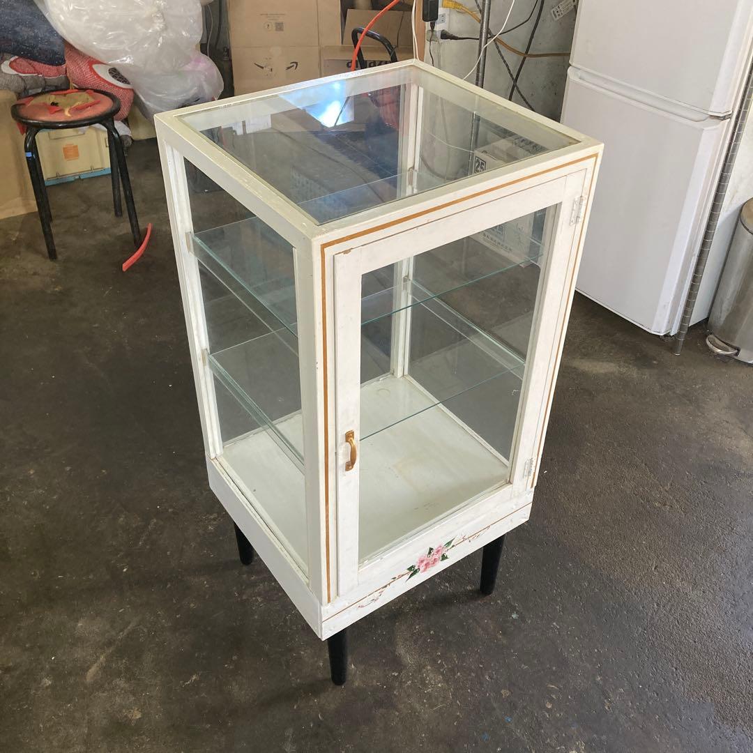 N*5様 四方向透明のガラスショーケース 脚付き 白 キャビネット 高さ93cm
