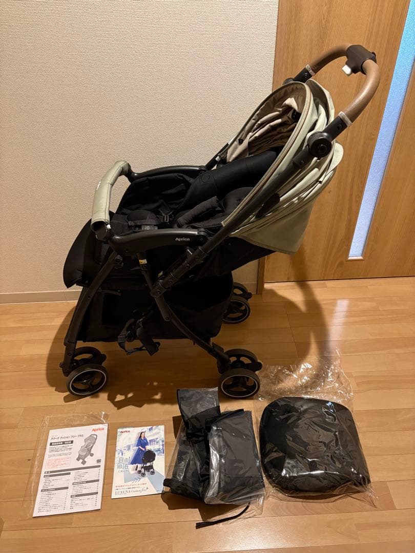 スモーキーグリーン ApricaラクーナクッションフリープラスAC 2024年