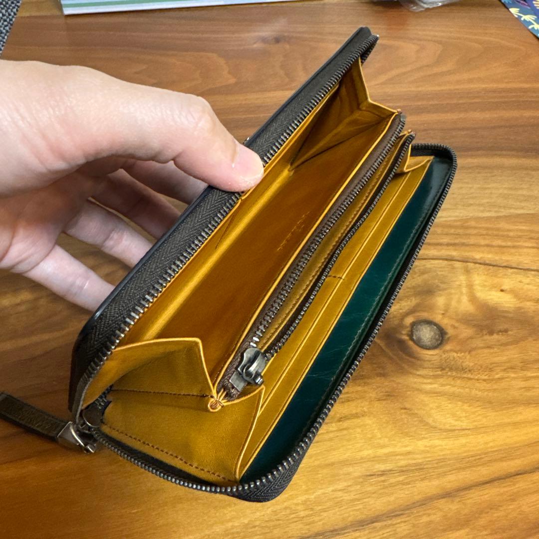 YUHAKU ラウンドファスナー長財布　フォスキーア　牛革　ブルー