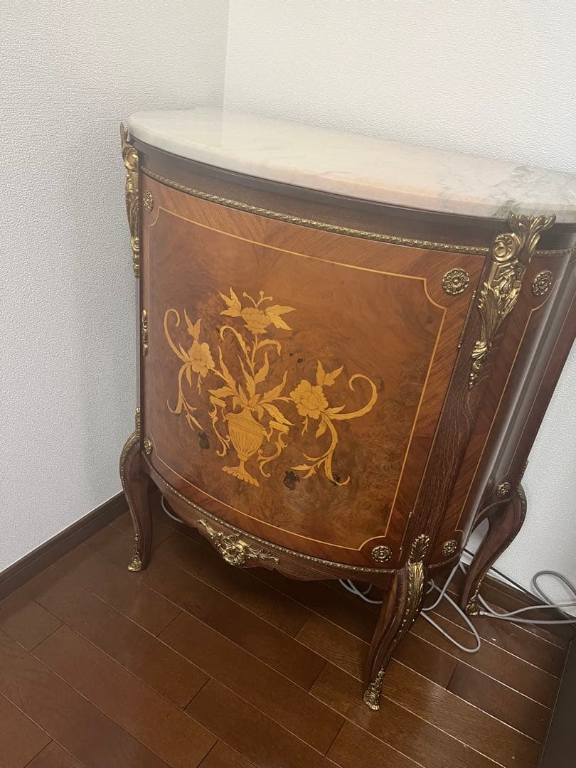 フローラルインレイ木製キャビネット　コモード