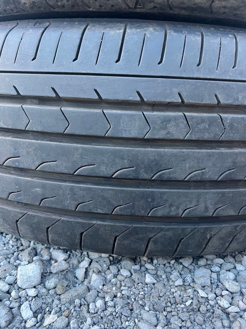 ヨコハマ　ブルーアース　rv03 215/65r16 22年製　　バリ山