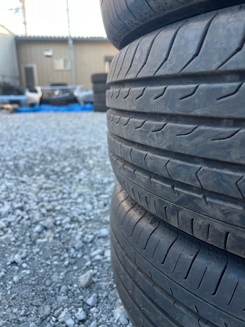 ヨコハマ　ブルーアース　rv03 215/65r16 22年製　　バリ山