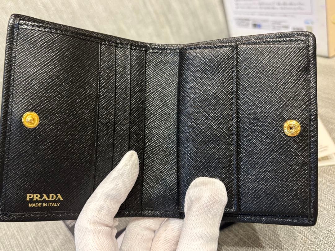 新品未使用　PRADA 二つ折り財布 ブラック