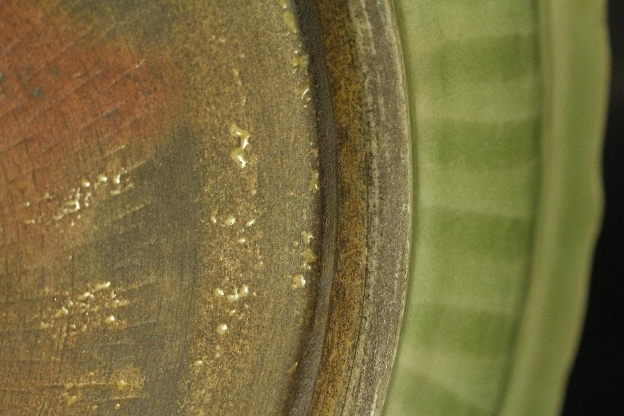 中国美術 青磁 刻草花紋 皿 φ42.5cm(ZE728)