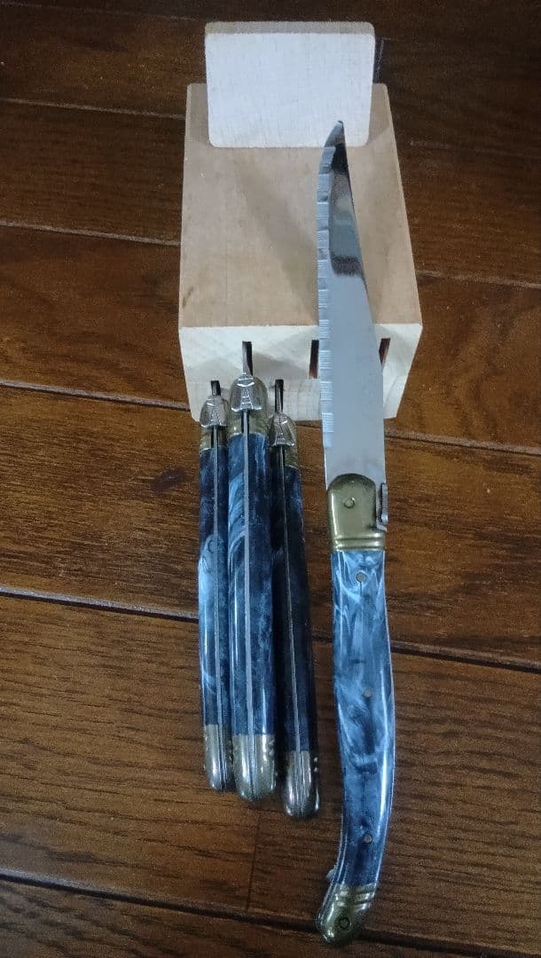 LAGUIOLEナイフ 4本セット 木箱入り