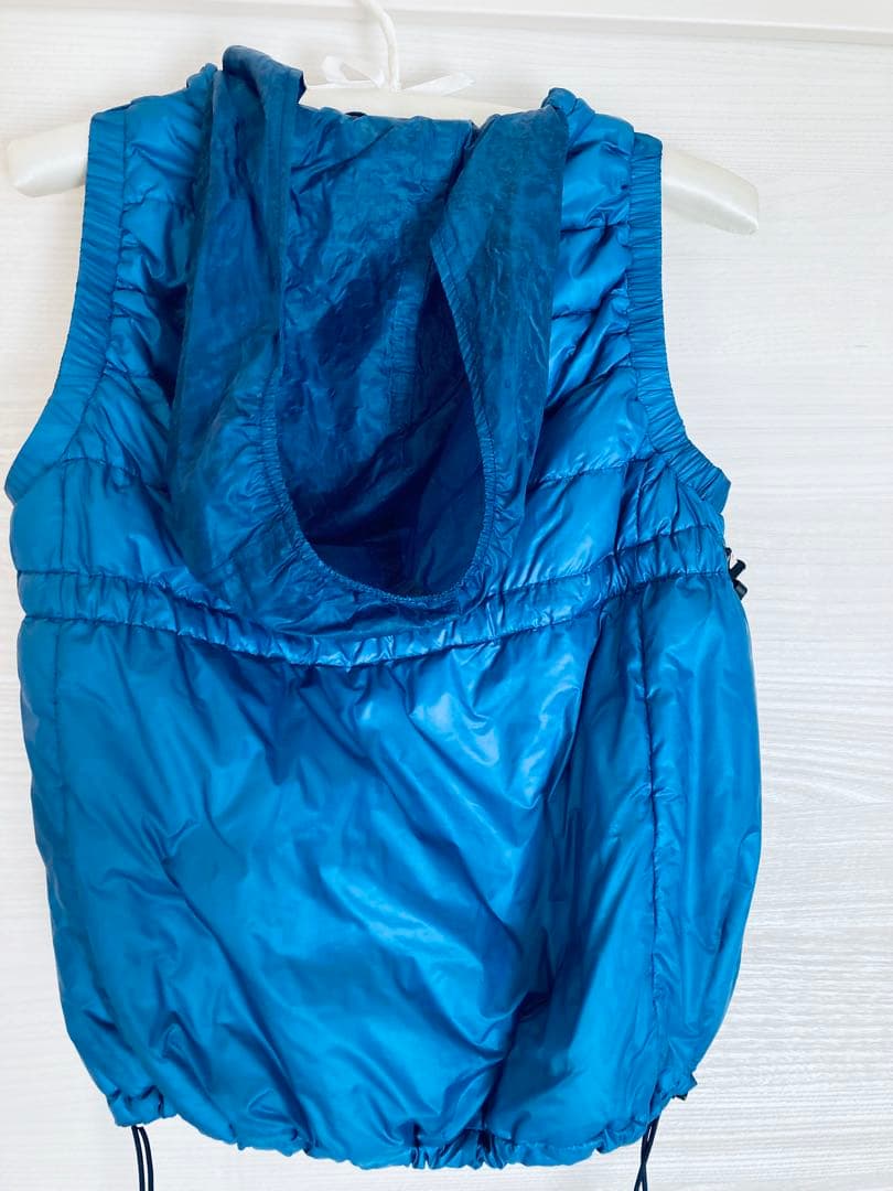モンクレール ブルー コンパクト　ダウンベスト　フードに難あり