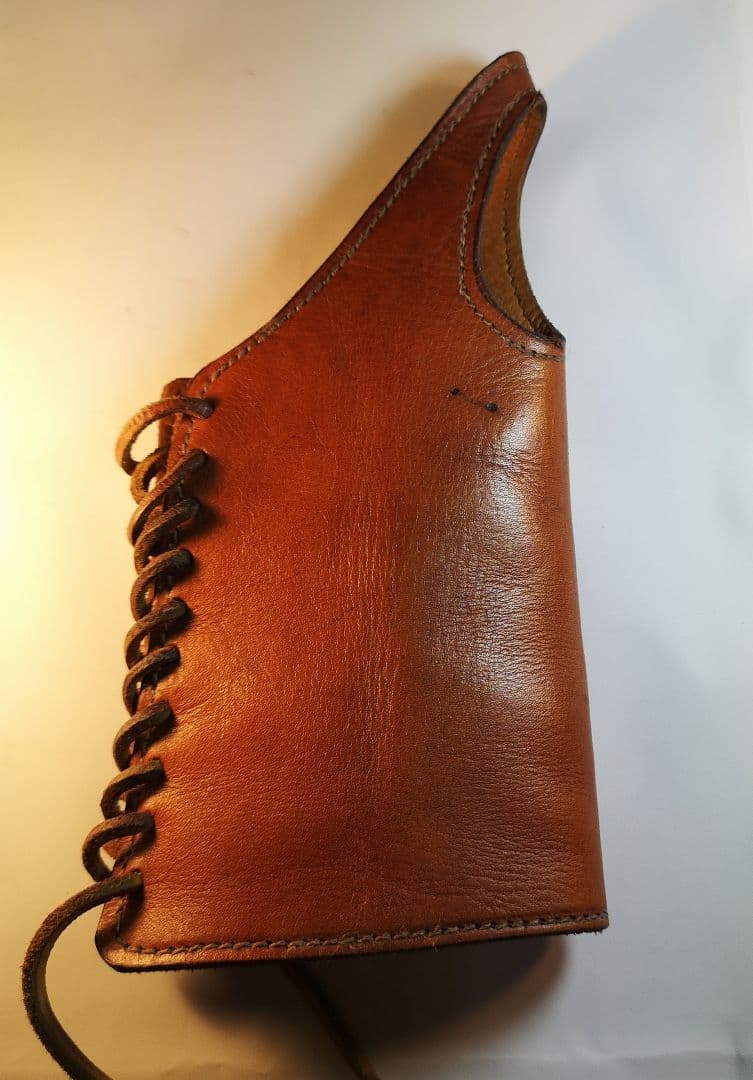 クリント.イ一ストウッドが ”荒野の用心棒\"等で愛用した ホルスターのレプリカ品