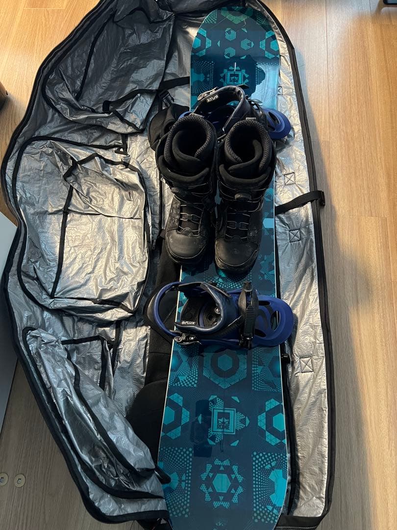 スノーボードセット（ボード・バインディング・ブーツ・カバン・ボードカーバー）