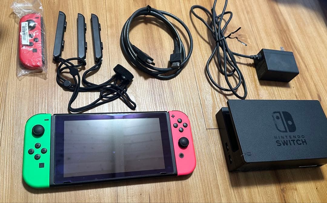 ス*ル様 switch本体　中古品　追加ジョイコン左、本体キャリングケース、SD