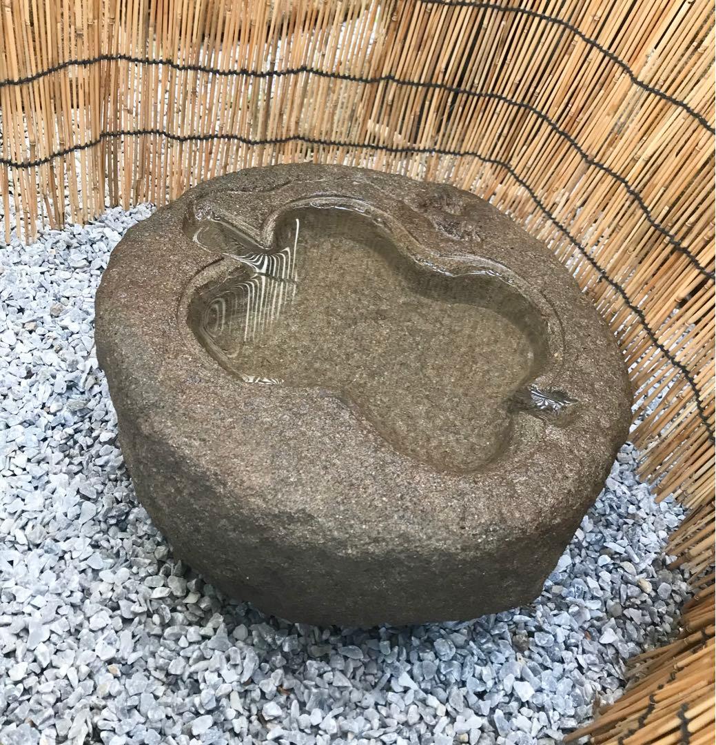 【天然自然石・天下泰平軍配型水鉢・蹲・福徳水鉢・オブジェ】庭石箱庭バードバス苔玉
