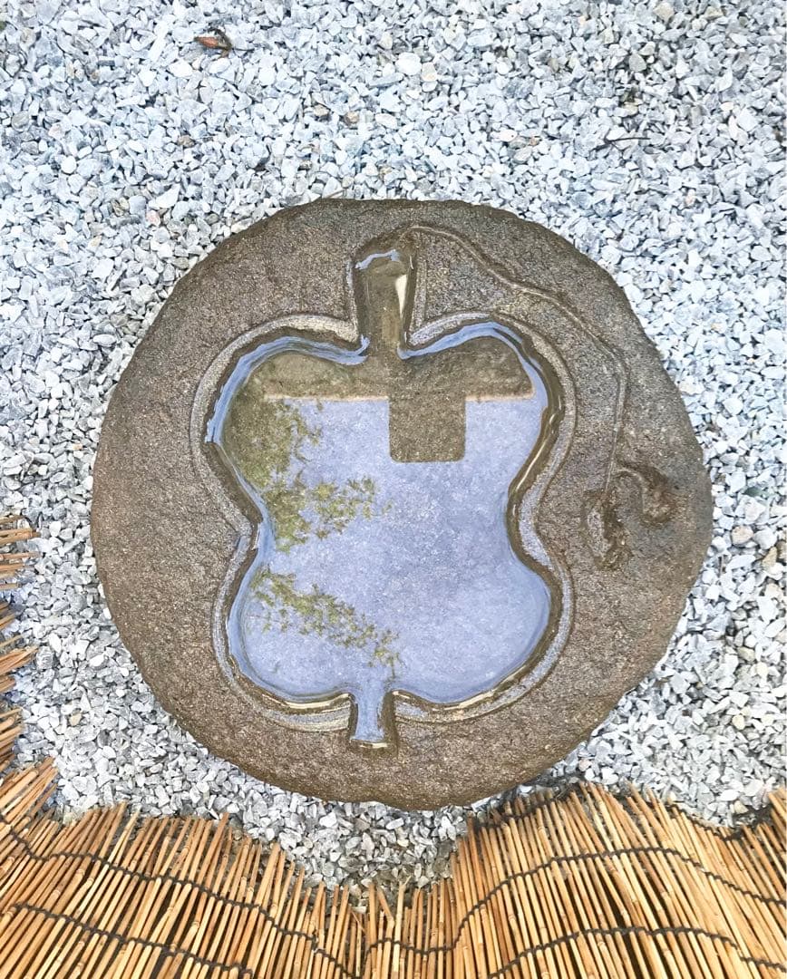 【天然自然石・天下泰平軍配型水鉢・蹲・福徳水鉢・オブジェ】庭石箱庭バードバス苔玉