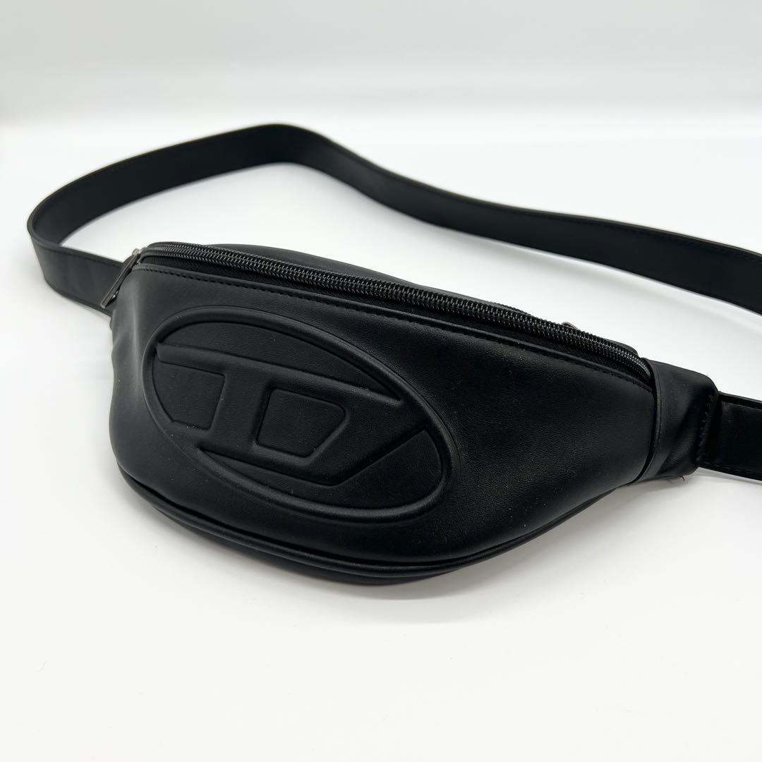 未使用級✨ディーゼル　ボディバッグ　HOLI-D　レザー　黒　Dロゴ　正規品