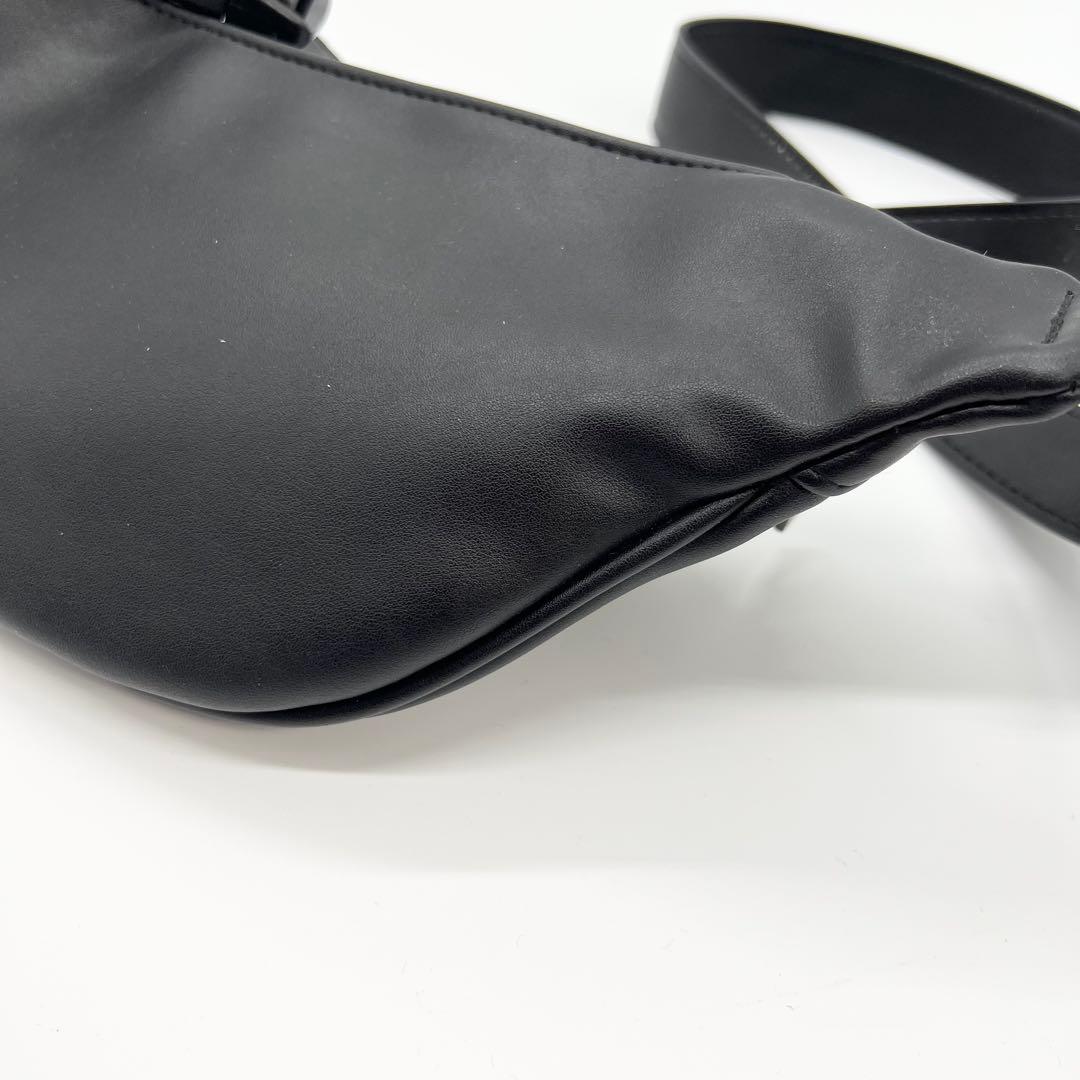 未使用級✨ディーゼル　ボディバッグ　HOLI-D　レザー　黒　Dロゴ　正規品