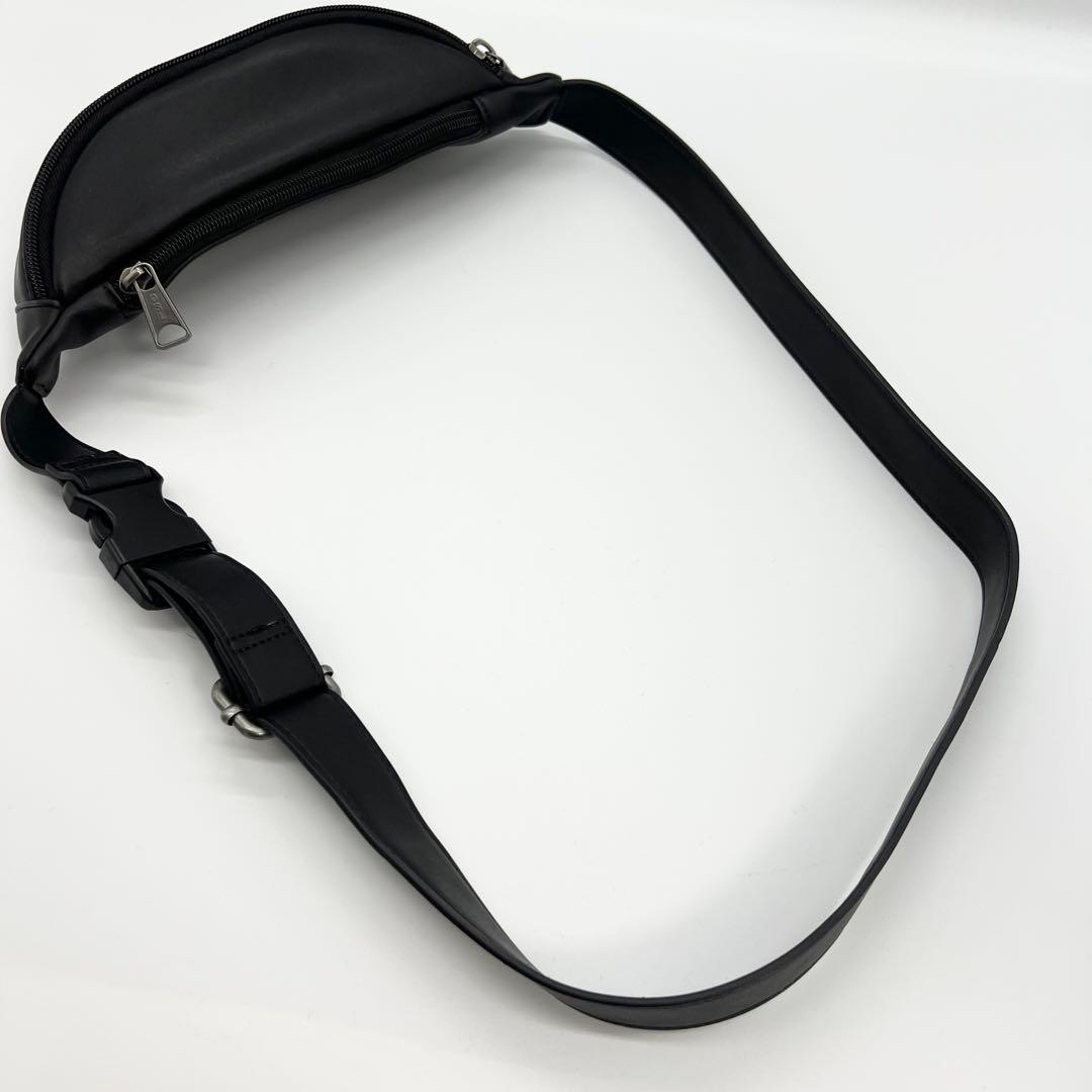 未使用級✨ディーゼル　ボディバッグ　HOLI-D　レザー　黒　Dロゴ　正規品