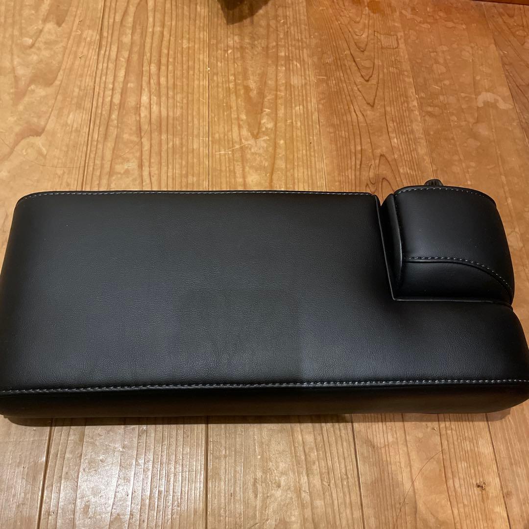 デリカD5アームレストカバー ブラック 合成皮革