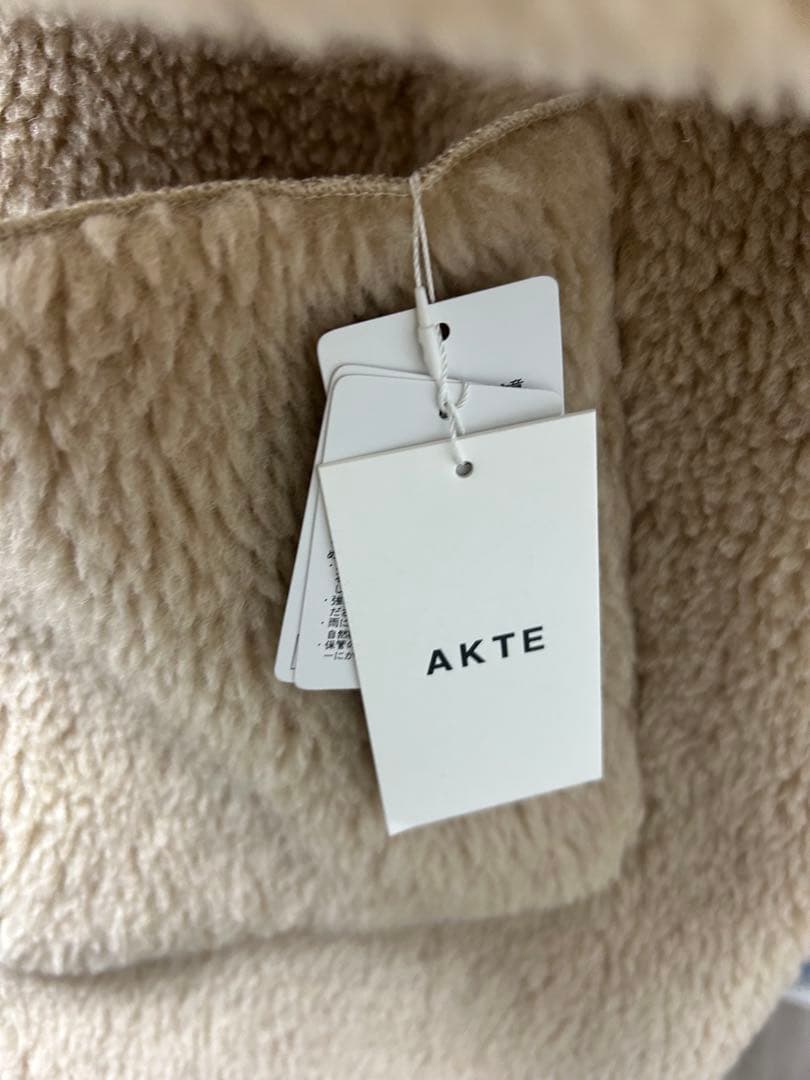 AKTE ボアケープ　ベージュ　タグ付き