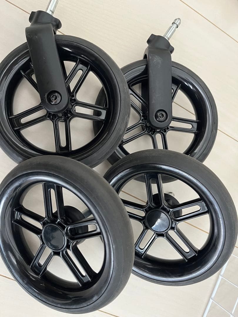 人気色！cybex サイベックス　メリオカーボン　モニュメントグレー