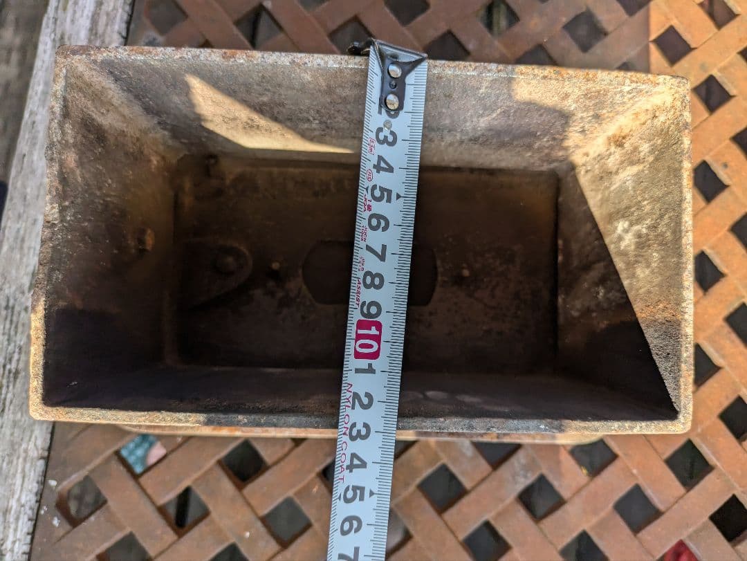 暖炉ペチカの投入口