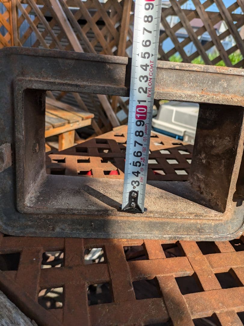 暖炉ペチカの投入口