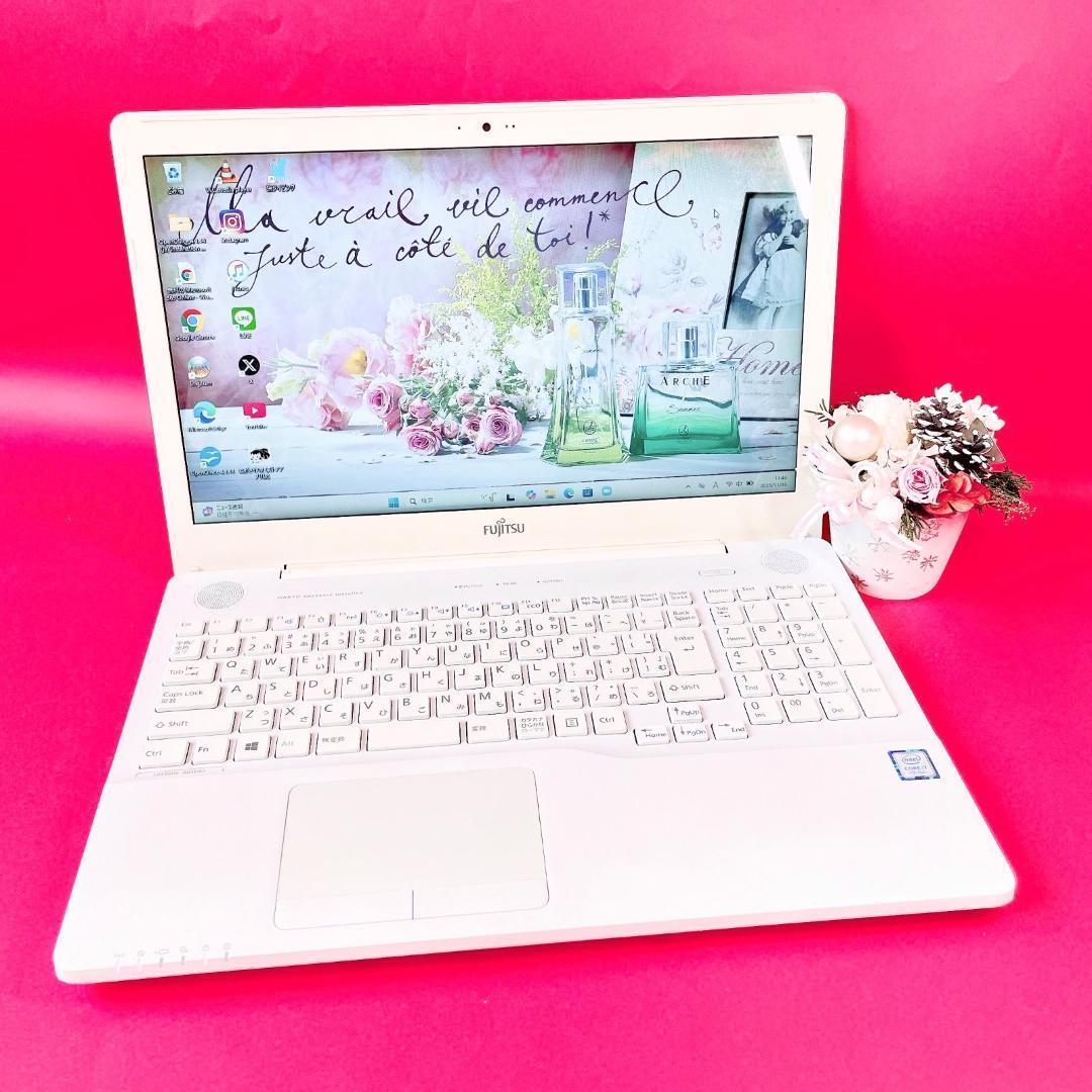 Corei7✨️薄型ノートパソコン✨️SSD512GBカメラ付きWindows11白